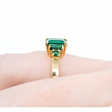 Ring Sky Dog Design 1.35ctw Emerald 14ky 7x9mm Sz5 3.6g 225010069