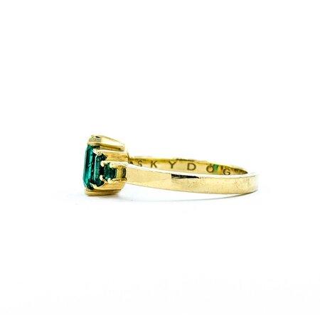 Ring Sky Dog Design 1.35ctw Emerald 14ky 7x9mm Sz5 3.6g 225010069