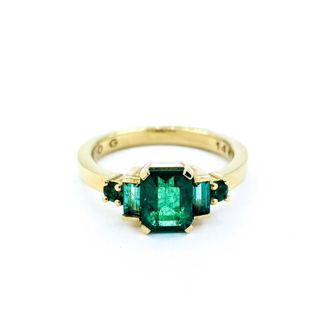 Ring Sky Dog Design 1.35ctw Emerald 14ky 7x9mm Sz5 3.6g 225010069