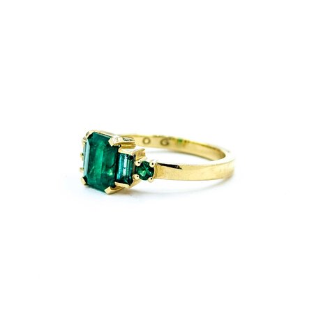Ring Sky Dog Design 1.35ctw Emerald 14ky 7x9mm Sz5 3.6g 225010069