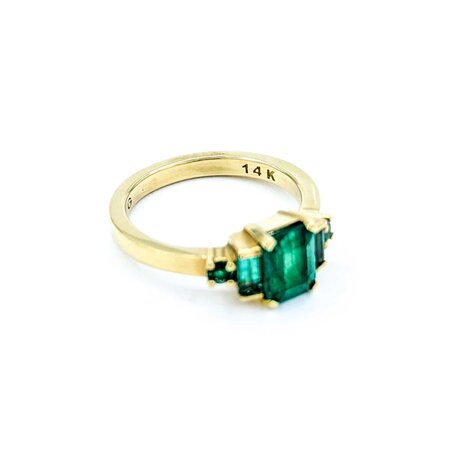 Ring Sky Dog Design 1.35ctw Emerald 14ky 7x9mm Sz5 3.6g 225010069