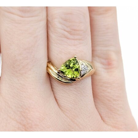 Ring Ribbed Twist .03ctw Round Diamonds 1.40ct Peridot 14ky 11mm Sz5.5 4.1g 225010116