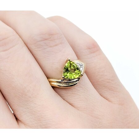 Ring Ribbed Twist .03ctw Round Diamonds 1.40ct Peridot 14ky 11mm Sz5.5 4.1g 225010116