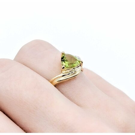 Ring Ribbed Twist .03ctw Round Diamonds 1.40ct Peridot 14ky 11mm Sz5.5 4.1g 225010116