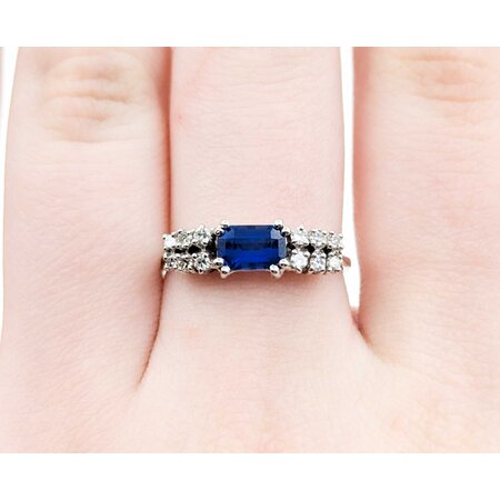 Ring .18ctw Round Diamonds .92ct Sapphire 18kw .6x.1" Sz7.5 2.86g 225010063