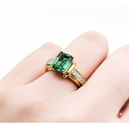 Ring .66ctw Princess Diamonds 2.10ct Emerald 18ky Sz6 6.8g 225030006
