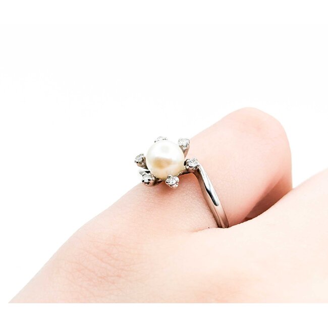 Ring Vintage Mid-Century Engraved .10ctw Single Cut Diamonds 7mm Pearl 14kw sz4.25 124110750