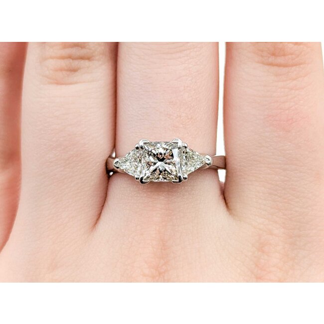 Ring Engagement GIA: 15627488 1.53ct Princess Diamond .66ctw Trillion Diamond Platinum Sz7 7.7g 225030044