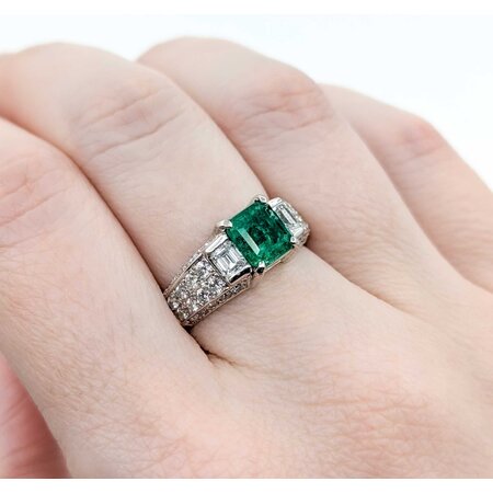 Ring 1.05ctw Round & Radiant Diamonds 1.51ct Emerald 900pt 8mm sz7.5 8.18g 125030083