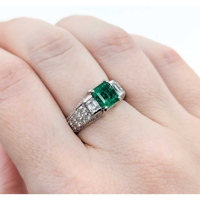 Ring 1.05ctw Round & Radiant Diamonds 1.51ct Emerald 900pt 8mm sz7.5 8.18g 125030083