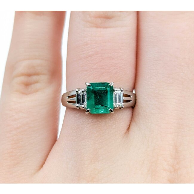 Ring 3-Stone 0.26ctw Baguette Diamonds 1.48ct Emerald 900pt 7.4mm sz6.5 4.07g 125030067