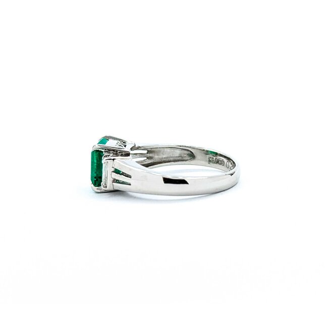 Ring 3-Stone 0.26ctw Baguette Diamonds 1.48ct Emerald 900pt 7.4mm sz6.5 4.07g 125030067