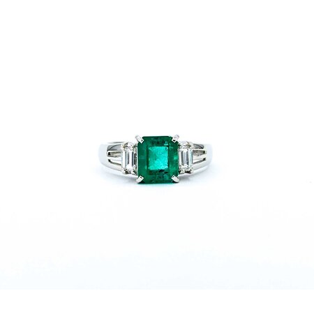 Ring 3-Stone 0.26ctw Baguette Diamonds 1.48ct Emerald 900pt 7.4mm sz6.5 4.07g 125030067