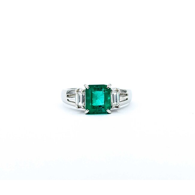Ring 3-Stone 0.26ctw Baguette Diamonds 1.48ct Emerald 900pt 7.4mm sz6.5 4.07g 125030067