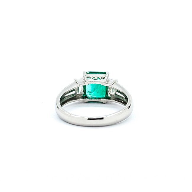 Ring 3-Stone 0.26ctw Baguette Diamonds 1.48ct Emerald 900pt 7.4mm sz6.5 4.07g 125030067