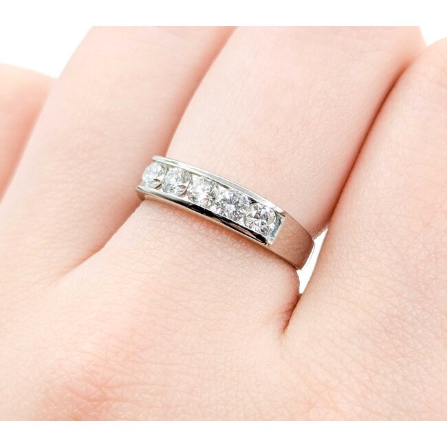 Ring Channel Set 0.62ctw Round Diamonds 900pt 4.4mm sz6.5 4.73g 125030075