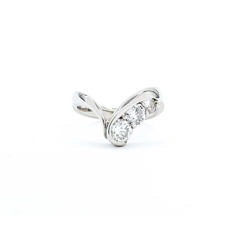 Ring V-Shape 1.10ctw Round Diamonds 900pt sz6.5 7.43g 125030095