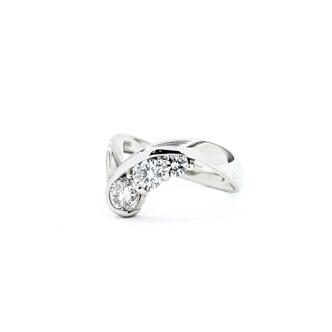 Ring V-Shape 1.10ctw Round Diamonds 900pt sz6.5 7.43g 125030095