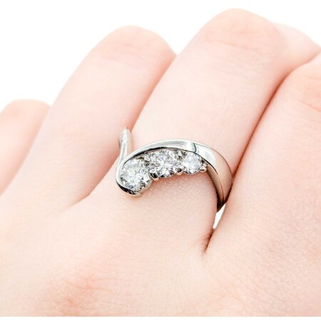Ring V-Shape 1.10ctw Round Diamonds 900pt sz6.5 7.43g 125030095