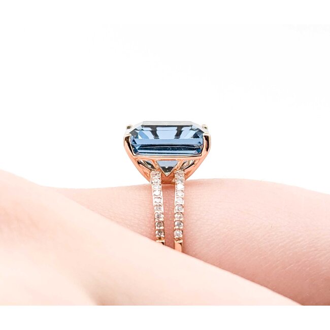 Ring Split Shank .12ctw Round Diamonds 4.00ct London Blue Topaz 14kr Sz6 2.72g 225040027