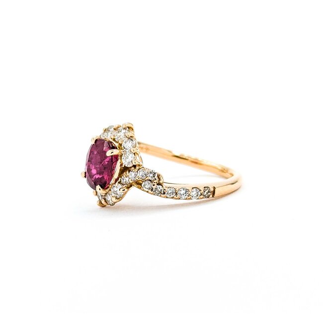 Ring Halo .71ctw Round Diamonds 1.50ct Ruby 18kr sz7.5 4.32g 125030051