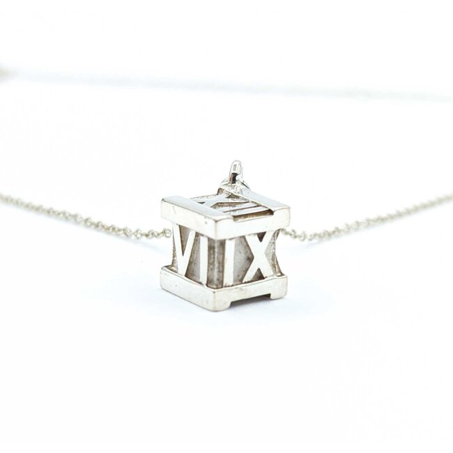 Pendant Tiffany & Co. Roman Numeral Pendant 925 .3x.3" 16-18" 5.51g 125040012