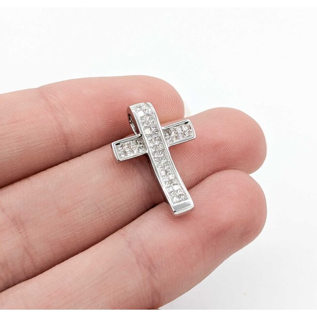 Pendant Cross Invisible Set 0.50ctw Princess Diamonds 18kw .8x.55" 2.17g 125030102