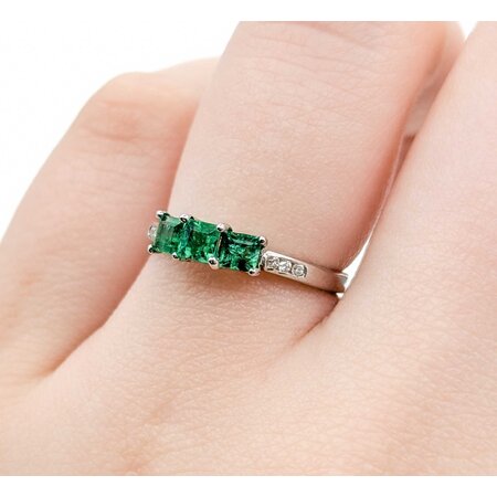 Ring 3 Stone .02ctw Round Diamonds .50ctw Emeralds 14kw Sz5 1.26g 225040032