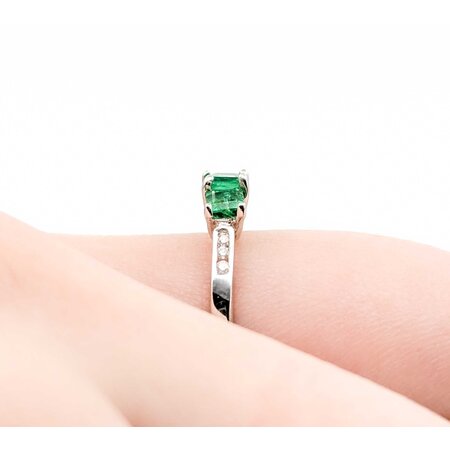 Ring 3 Stone .02ctw Round Diamonds .50ctw Emeralds 14kw Sz5 1.26g 225040032