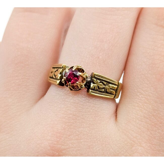 Ring Milgrain .31ct Ruby 18ky 6mm Sz7 5.2g 125040049