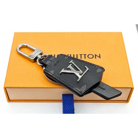 Charm Louis Vuitton Keychain Cloche Canvas Monogram 125050020