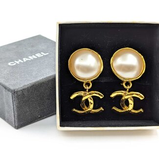 Chanel Coco Mark Earrings Round Faux Mabe Pearl CC Dangle 125050126