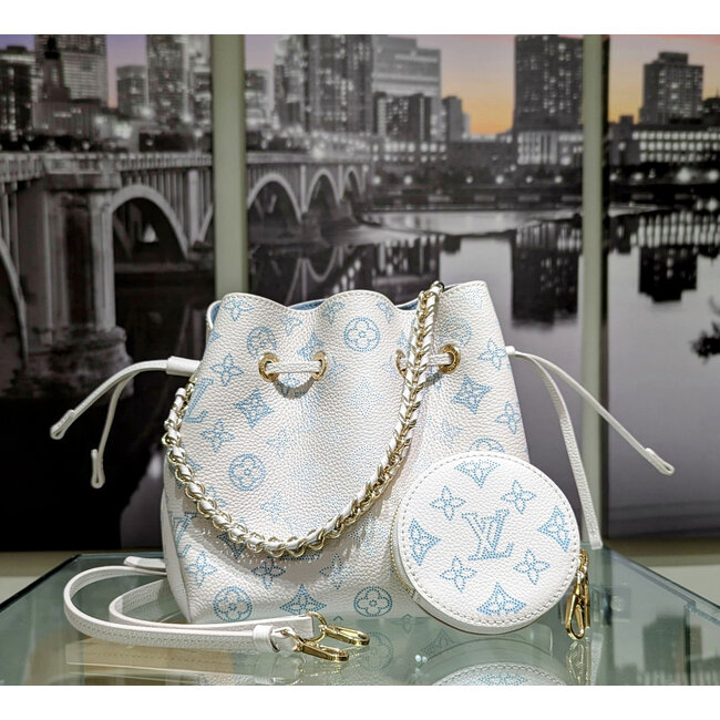 Handbag Louis Vuitton Bella handbag 125050142