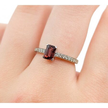 Ring .17ctw Round Diamonds .75ct Garnet 10kw sz6 124110162