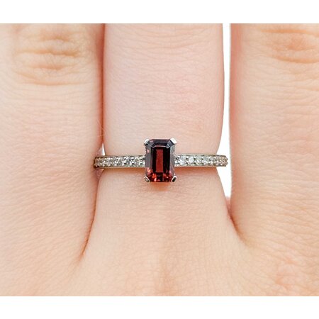 Ring .17ctw Round Diamonds .75ct Garnet 10kw sz6 124110162
