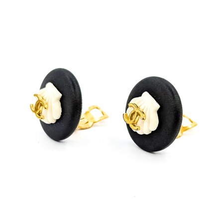 Chanel Coco Mark Seashell Earrings 125050120