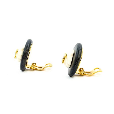 Chanel Coco Mark Seashell Earrings 125050120