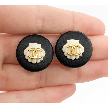 Chanel Coco Mark Seashell Earrings 125050120