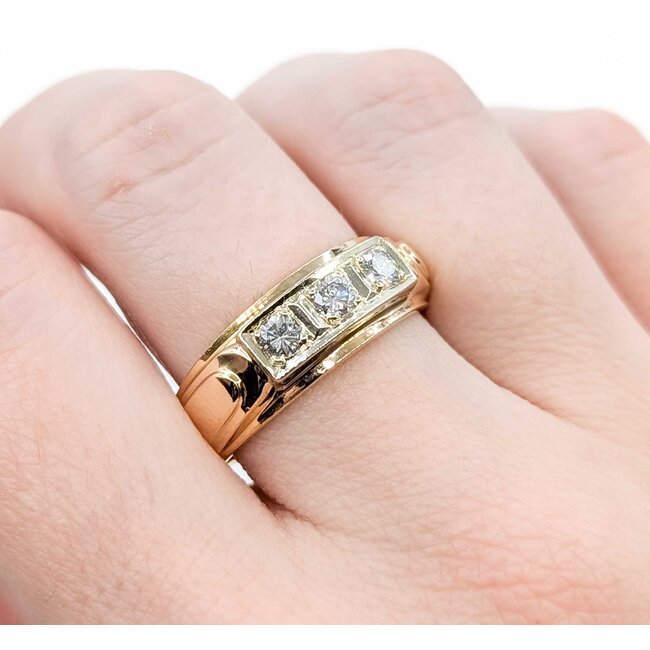 Ring Three Stone 45ctw Round Diamonds 14ky sz9.5 8.34g 225060022