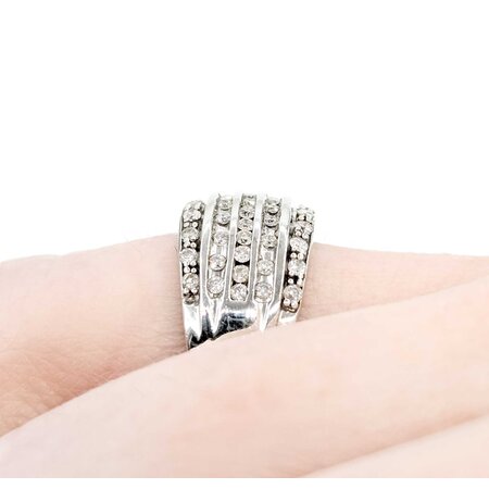 Ring .26ctw Round Diamonds 14kw sz5.75 4.74g 225050061