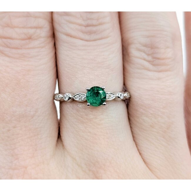 Ring Bezel .06ctw Round Diamonds .45ct Emerald 14kw 5mm sz7 2.14g 125060037