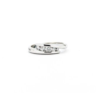 Ring Graduated .15ctw Round Diamonds 14kw 5mm Sz5.5 2.9g 125060068