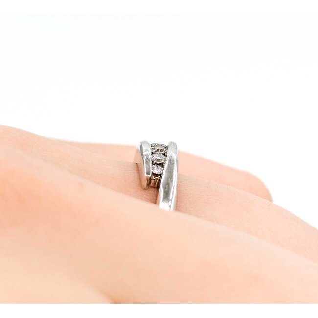 Ring Graduated .15ctw Round Diamonds 14kw 5mm Sz5.5 2.9g 125060068