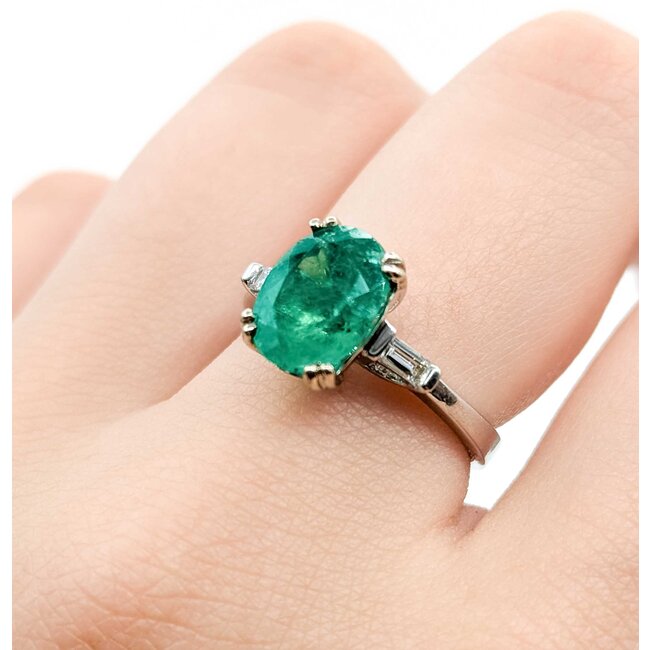 Ring 3-Stone .13ctw Baguette Diamonds 2.86ct Emerald 14kw 9x7.5mm Sz6.5 3.7g 125060021
