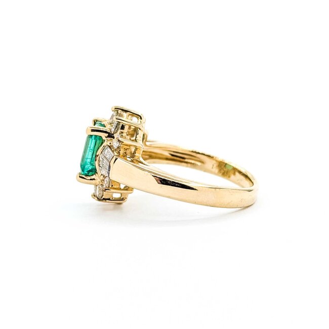 Ring .50ctw Round/Baguette Diamonds 2.10ct Emerald 14ky Sz6 4.9g 225070033