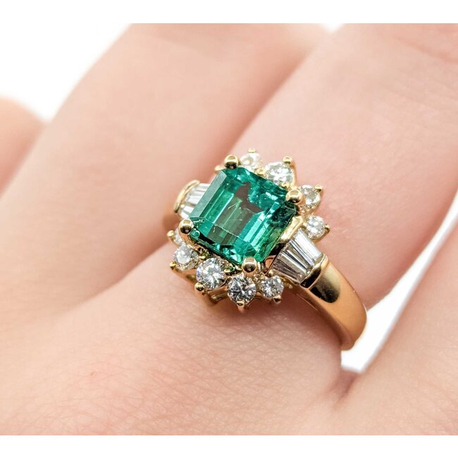 Ring .50ctw Round/Baguette Diamonds 2.10ct Emerald 14ky Sz6 4.9g 225070033