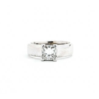 Ring Solitaire .87ct Princess Diamond 14kw 5.35g 225060030