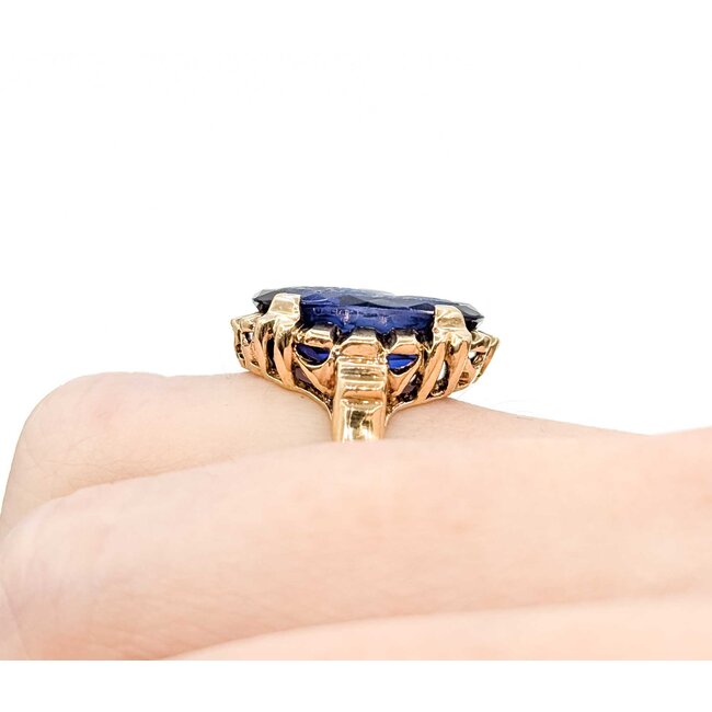 Ring Mid Century Blue Glass Cameo 10ky Sz5 4.9g 225070102