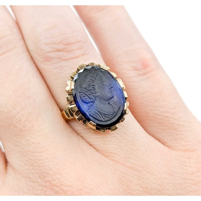Ring Mid Century Blue Glass Cameo 10ky Sz5 4.9g 225070102