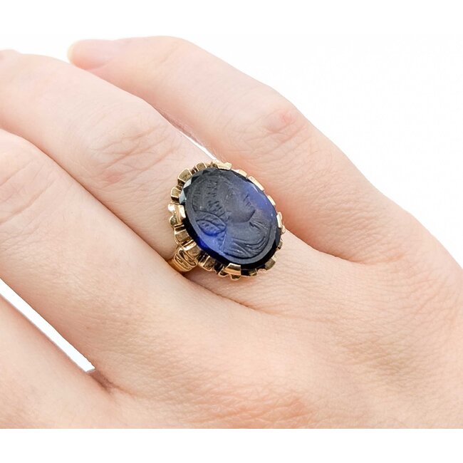 Ring Mid Century Blue Glass Cameo 10ky Sz5 4.9g 225070102